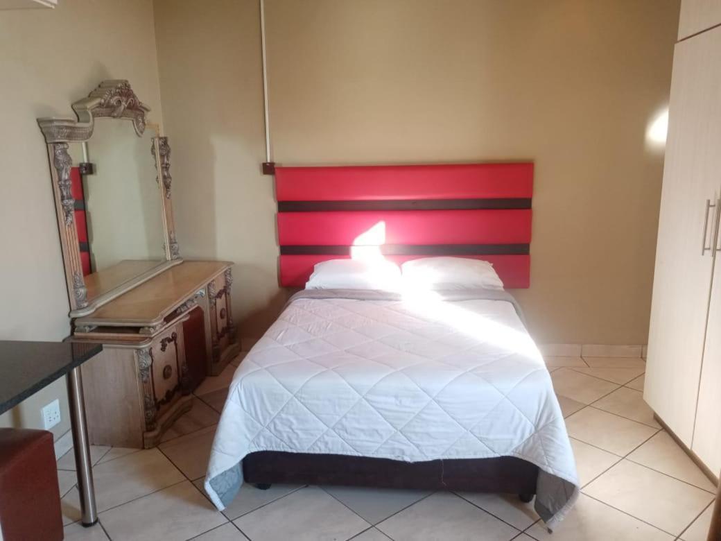 Ebony Guest House Pretoria-Noord Buitenkant foto