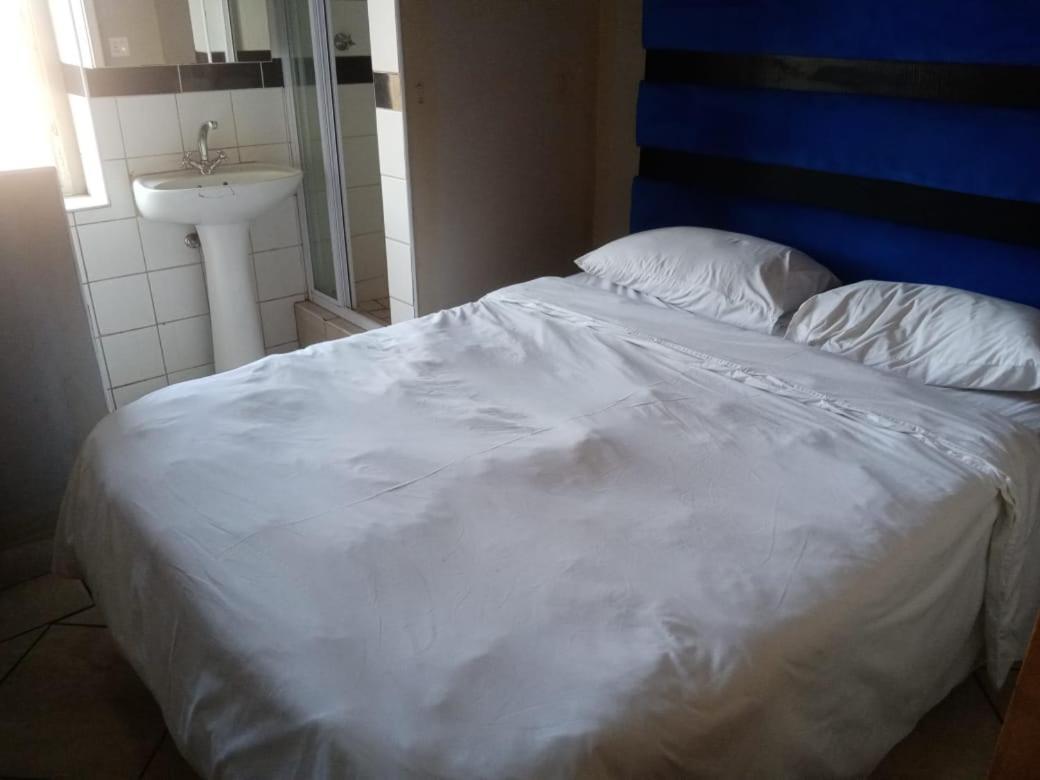 Ebony Guest House Pretoria-Noord Buitenkant foto