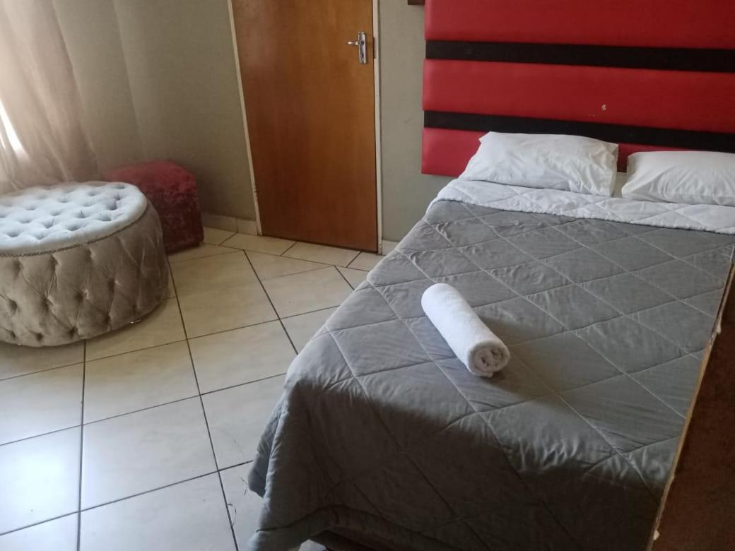 Ebony Guest House Pretoria-Noord Buitenkant foto