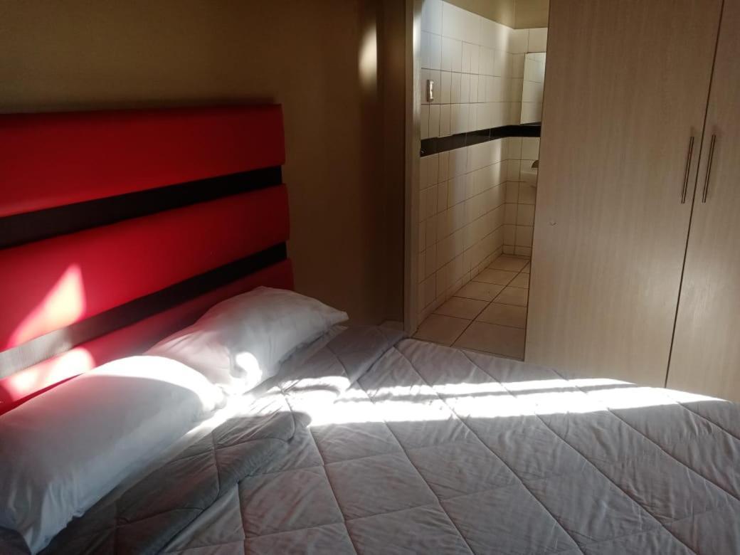 Ebony Guest House Pretoria-Noord Buitenkant foto