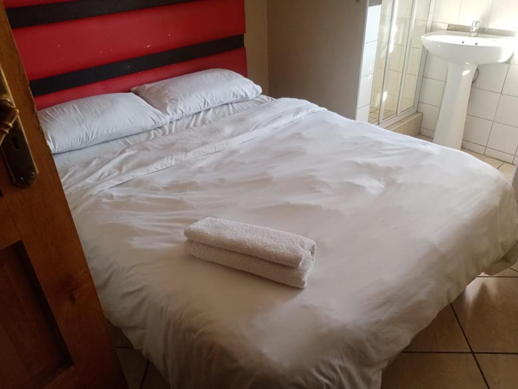 Ebony Guest House Pretoria-Noord Buitenkant foto