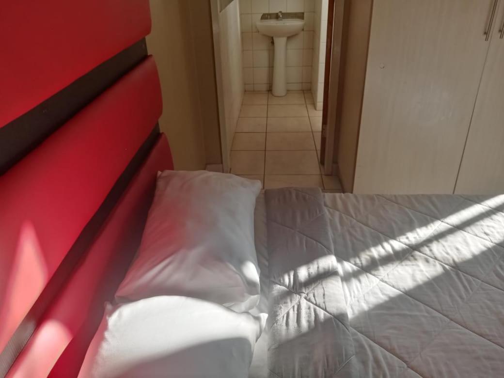Ebony Guest House Pretoria-Noord Buitenkant foto