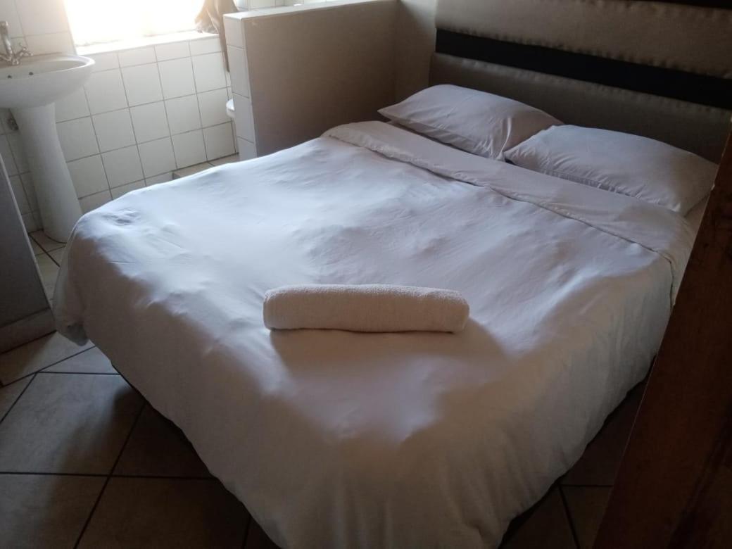 Ebony Guest House Pretoria-Noord Buitenkant foto