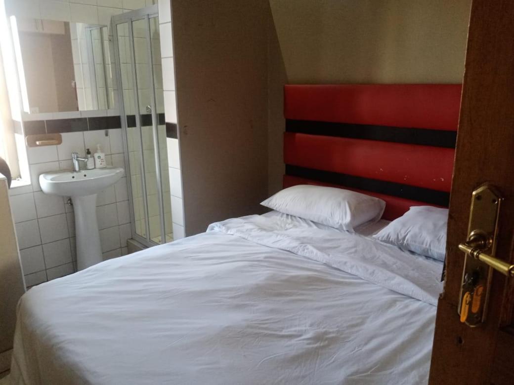 Ebony Guest House Pretoria-Noord Buitenkant foto